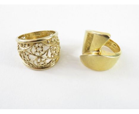 A 9ct gold dress ring with floral cut out decoration, finger size O and another 9ct gold cross over dress ring, finger size M