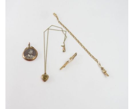 An Edwardian 9ct gold photograph pendant, 4.3cm long, 6.11g gross; a tie slide with engraved decoration and one simulated pea