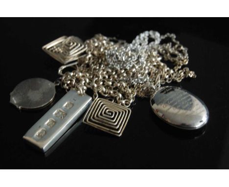 Assorted modern silver and white metal costume jewellery, to include ingot pendant on belcher link chain, lockets, pendants, 