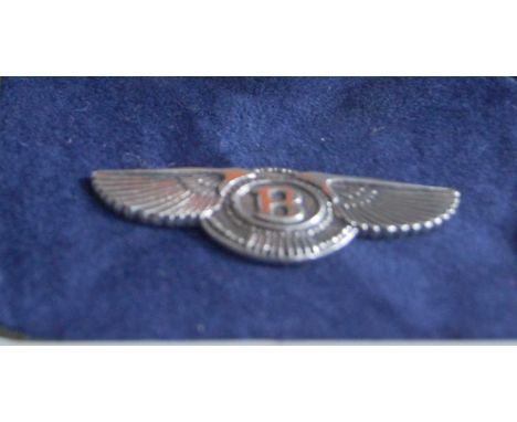 A silver Bentley wings pin badge, w.38mm