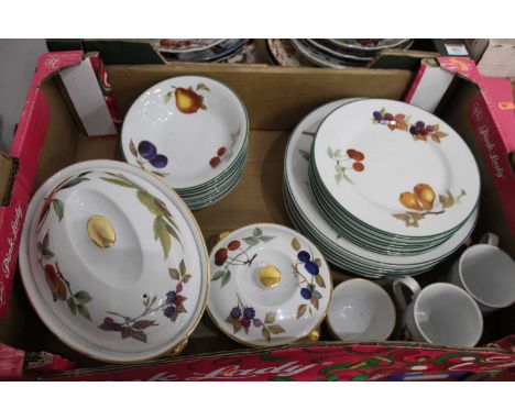 A Royal Worcester Evesham Vale pattern part dinner service