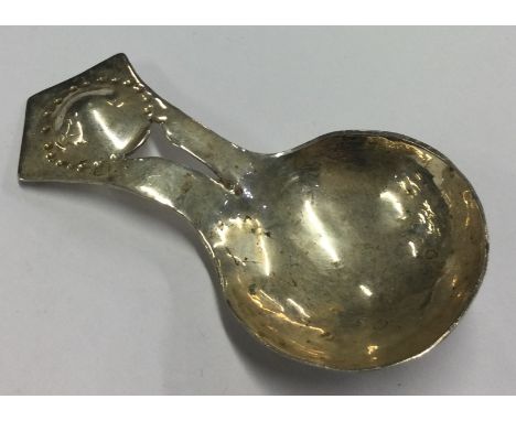 An Arts & Crafts silver caddy spoon. Approx. 17 grams. Est. £20 - £30.