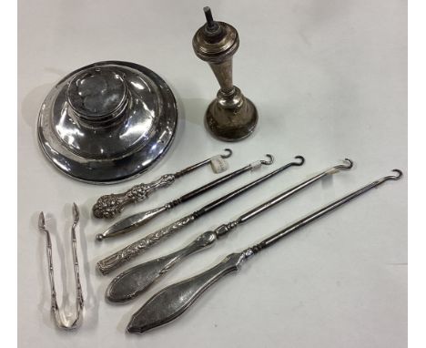 A collection of silver button hooks, inkwell etc. Est. £20 - £30.
