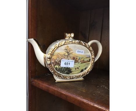 A Sadler tea pot with hunting scene. 