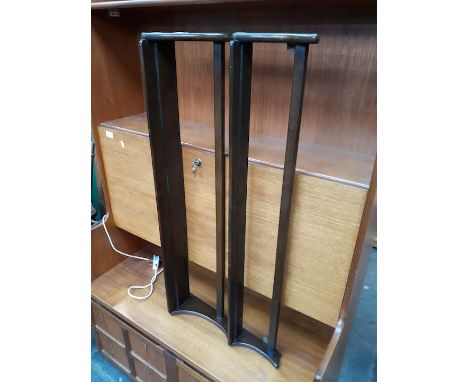 An Ercol plate rack 