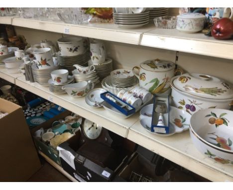Large collection of Royal Worcester Evesham oven to table ware. approx. 100 pieces 