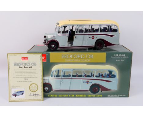 Sun Star - A boxed Sun Star #5006 diecast Limited Edition 1:24 scale Bedford OB Duple Vista Coach in Grey Cars Ltd. livery. T