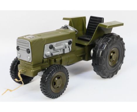 Cherilea - Sharna - Action Man - A rare unboxed Cherilea Toys Action Man Tractor. The exhaust pipe is missing, it appears oth