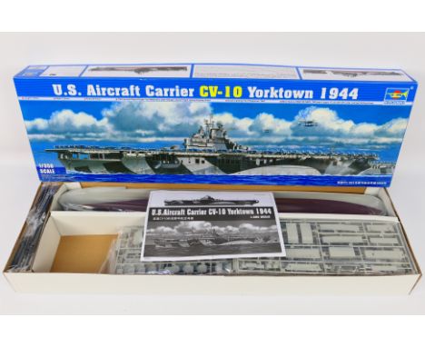Trumpeter - A boxed 1:350 scale model kit U.S. Aircraft Carrier CV-10 Yorktown 1944 05603. The contents appear to be excellen