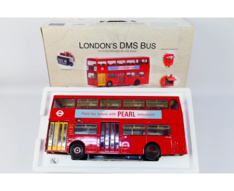 Gilbow - A boxed Gilbow #990101, 1:24 scale Daimler DMS Bus in London Transport livery. The model depicts 'Finchley Garage Ro