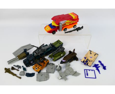 Transformers - A group of vintage Transformers including Rodimus Prime, Onslaught, Brawl, Vortex, Swindle, Blitzwing and othe