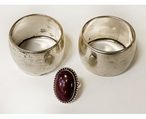 2 HM SILVER NAPKIN, RINGS &amp; SILVER RINGS
