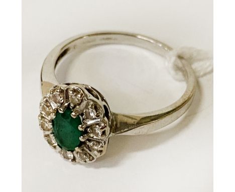 18CT WHITE GOLD DIAMOND &amp; EMERALD RING - SIZE P