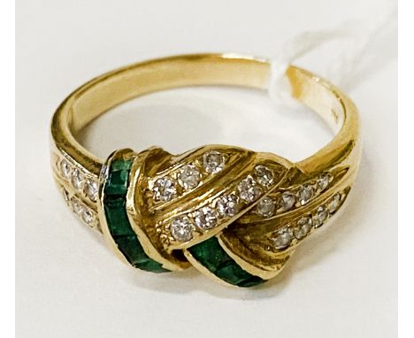 18CT YELLOW GOLD DIAMOND &amp; EMERALD RING - SIZE N