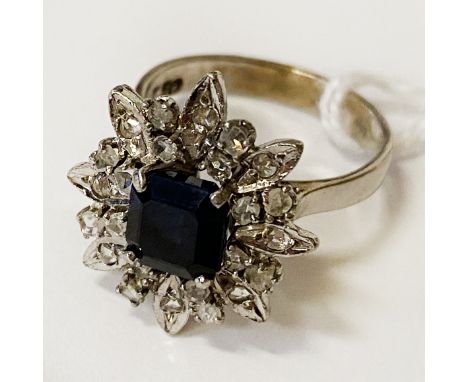 18CT WHITE GOLD DIAMOND &amp; SAPPHIRE RING - SIZE L