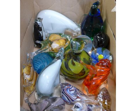 A collection of glass paperweights including M'dina and Caithness (17)