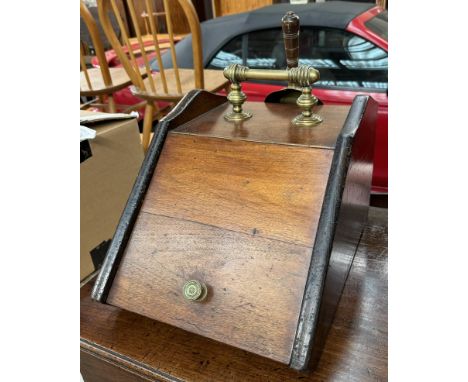 An Edwardian coal scuttle with a brass handle and shovel