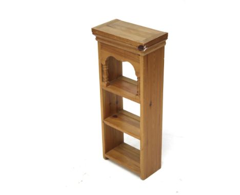 A contemporary pine shelf unit. With three shelves. L34cm x D18cm x H81cm