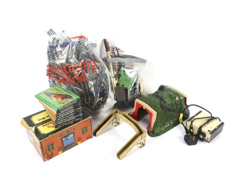 A OO Gauge Thomas the Tank Engine collection. Featuring Thomas with a range of goods wagons, track and tunnel etc. 