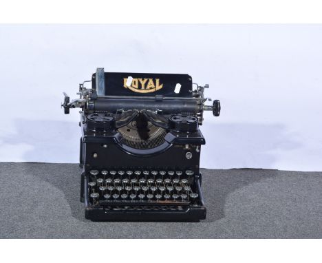 Royal typewriter, width 40cm.