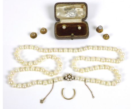 A selection of gold jewellery, comprising a pearl necklace with 9ct gold clasp, with gold safety chain, 71cm, a pair of 9ct g