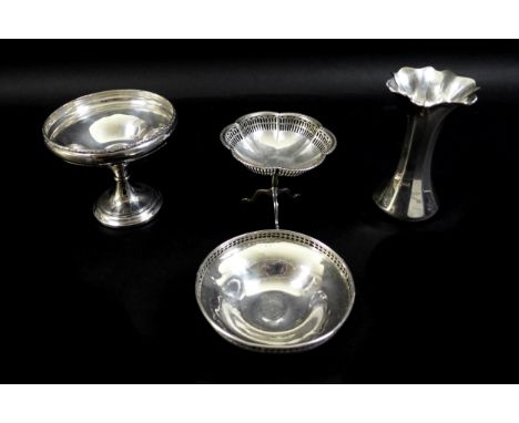 Four pieces of Edwardian and later silver, comprising a George V novelty table from salt, with a hexagonal form, pierced deco