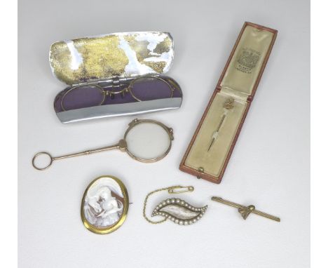 A 9ct gold bar brooch set with a badminton shuttlecock, 52mm long, 2.9g, together with a shell cameo brooch, depicting Psyche