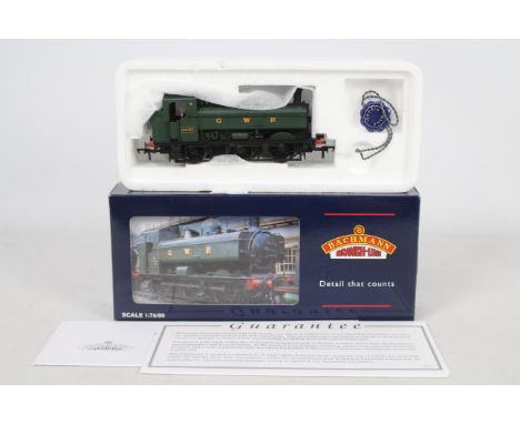 Bachmann - A boxed OO Gauge Class 8750 - 0-6-0PT - Tank engine - #32-200 - Op. No.9643  GWR Livery. The model appears in mint