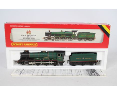 Hornby - A boxed OO Gauge Hall Class - 4-6-0 - Steam Locomotive and tender - #R.761 - Op. No.9643  GWR Livery 'Kneller Hall'.