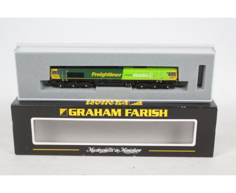 Graham Farish - Bachmann - An N Gauge Class 66 Diesel loco in Freightliner Shanks livery operating number 66522. # 371-378. T