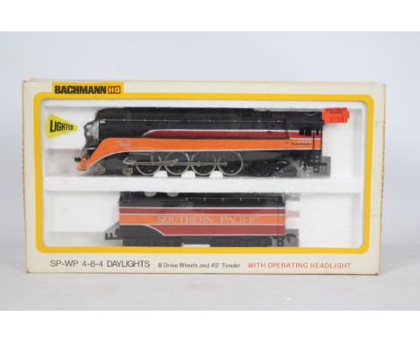 Bachmann - A boxed HO scale Southern Pacific 4-8-4 Daylight steam loco operating number 4454. # RS-13. The model appears Mint