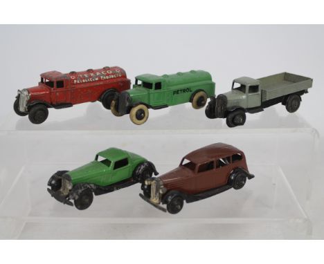 Dinky - A collection of 5 x vintage models, Vauxhall Saloon 1946-50 # 30d, Bentley Coupe with smooth wheel hubs 1946 # 36b, P