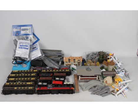 Lima, Triang, Hornby Dublo, riang, Dapol Kitmaster, Others - An unboxed Lima OO gauge diesel locomotive with a rake of eight 