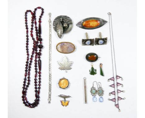 Row of long faceted garnet beads, art nouveau cufflinks, jade pendants, agate brooch, silver earrings etc. together with othe