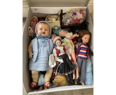 Box of vintage dolls to inc early sindy etc.