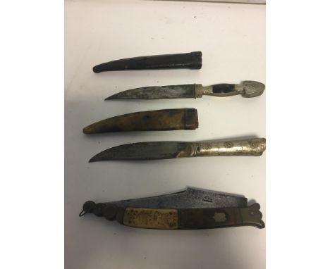 Three Vintage knives to include fold out example