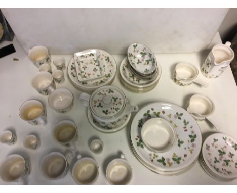 Wedgwood wild Strawberry par dinner tea service.