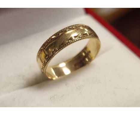 9ct Gold Wedding Band Ring, size K+0.5 &amp; 2.15g