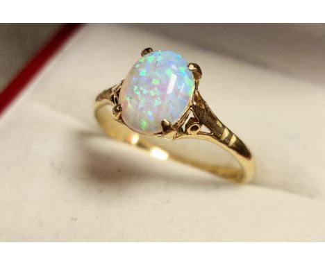 9ct Gold &amp; Opal Dress Ring, size O &amp; 2.05g