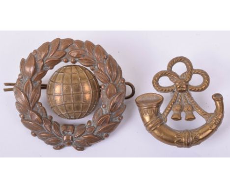 Victorian Royal Marine Light Infantry Glengarry Badge, being a three piece brass example, wreath with loose globe to the cent