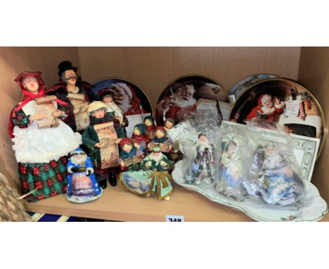 SHELF OF CHRISTMAS RELATED LIMITED EDITION COCO COLA PLATES, VARIOUS VICTORIAN CAROL SINGER FIGURES, 