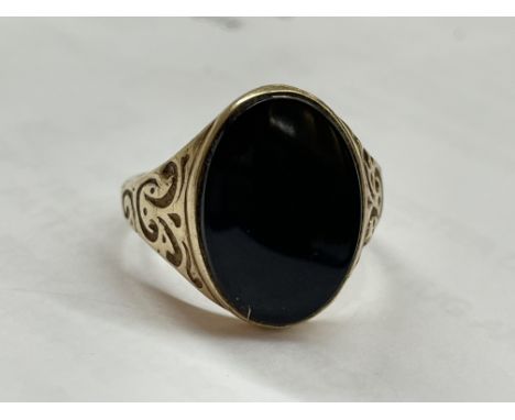 9CT GOLD GENTS ONYX OVAL SIGNET RING SIZE R 5.7G APPROX