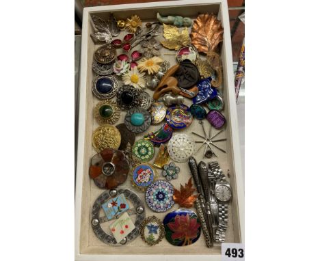 TRAY OF VARIOUS COSTUME BROOCHES, INC SILVER CELTIC KNOT EXAMPLE, MOSS AGATE AND MILLIFIORE BROOCHES, MICRO MOSAIC AND PEBBLE