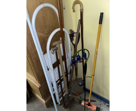 FOLDING STEP LADDERS, BRUSHES AND GARDEN TOOLS 