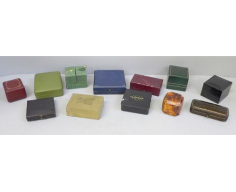 A selection of vintage and other ring boxes, brooch boxes, etc. 