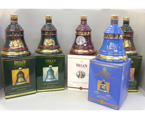 Five Wade Bell's Whisky decanters comprising three Christmas decanters and two bottles of Extra Special Old Scotch Whisky 