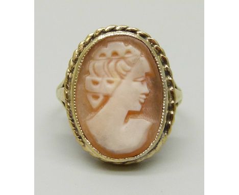 A 9ct gold on silver cameo ring, R 