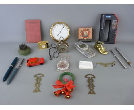 Mixed group of collectables including a vintage voltmeter, a Plas Plugs cable and pipe finder, a selection of vintage pens in