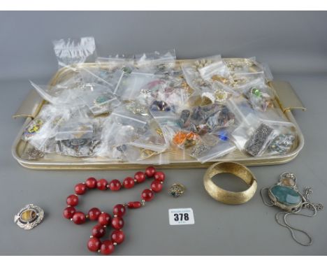 Good collection of vintage costume jewellery including enamel decorated brooches, semi-precious stone bracelets etc