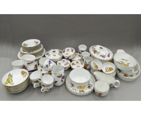 A quantity of Royal Worcester Evesham dinner wares, including: 6 side plates, 6 cereal bowls, 6 tea plates, 6 saucers, 6 teac